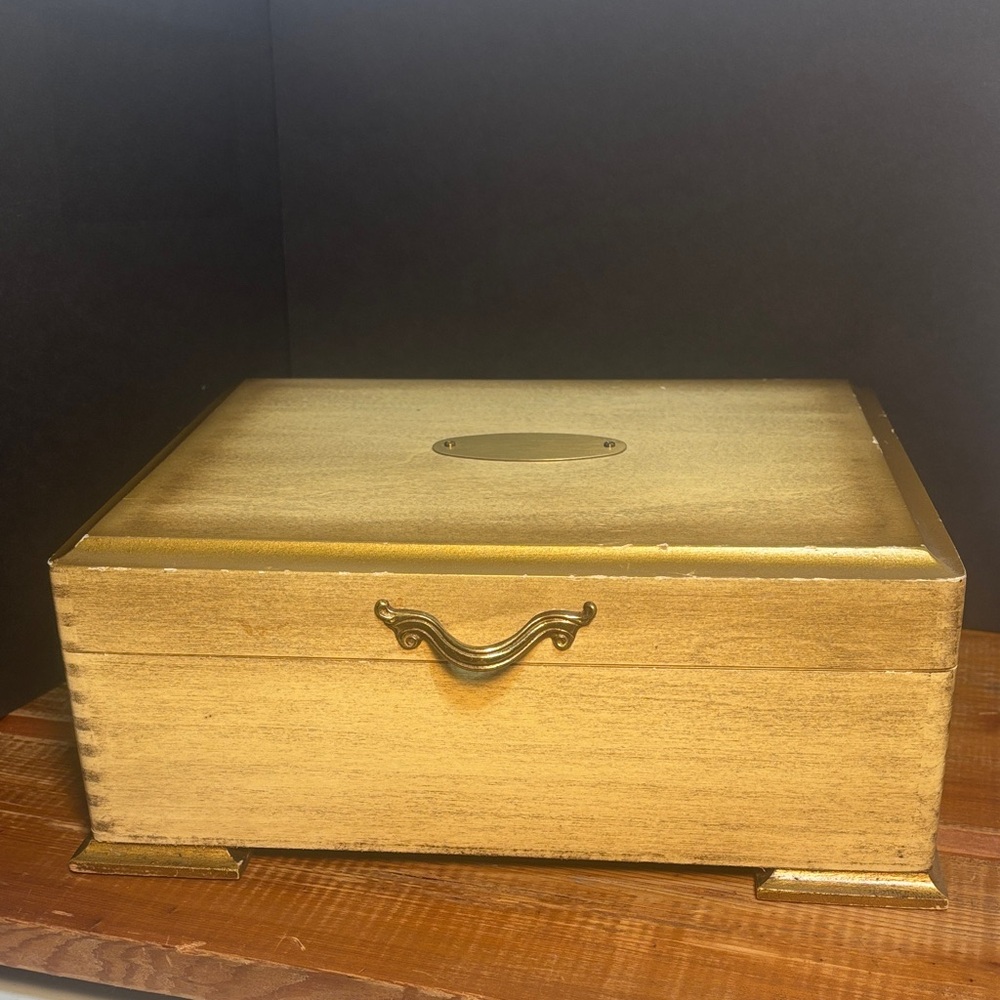 Vintage Naken Wood Footed Trinket/Jewelry fBox! Excellent Used Condition EUC